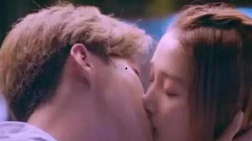 鹿晗吻戏视频,浪漫瞬间引粉丝尖叫